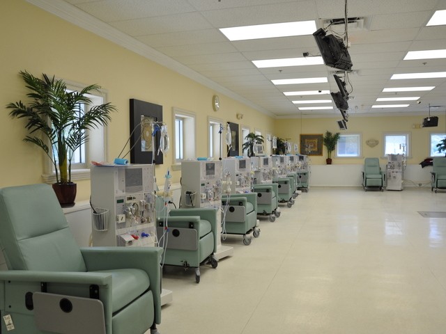 UNIVERSAL KIDNEY CENTER INC
